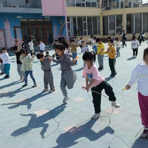 《关爱学生幸福成长》——冀南新区花语幼儿园大一班课间活动记录