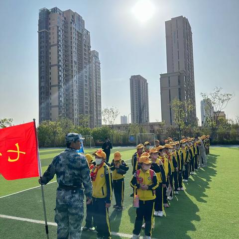 观国家重器之风采，学百年海军之精神