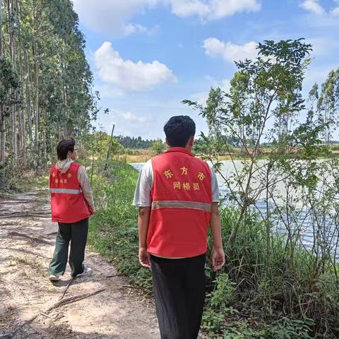 龙卧村网格员开展水域巡查