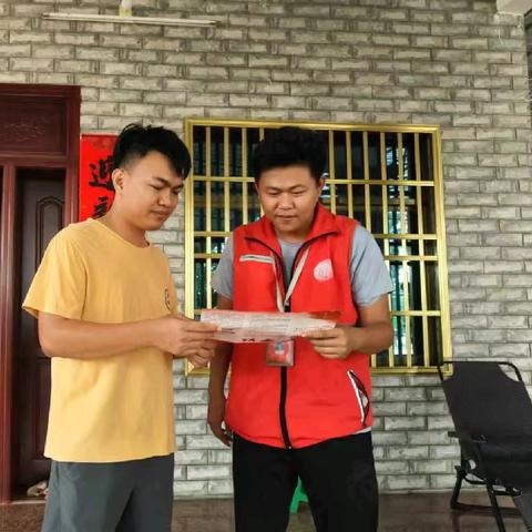 新龙镇龙卧村开展扫黑除恶活动宣传