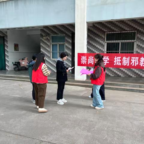 王召乡开展反邪教“六进”宣传活动：进企业