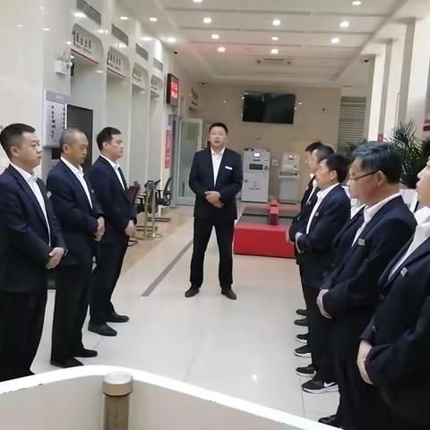 岷县支行营业室组织全体员工学习消费者权益保护工作会议精神暨网点服务管理基本规定