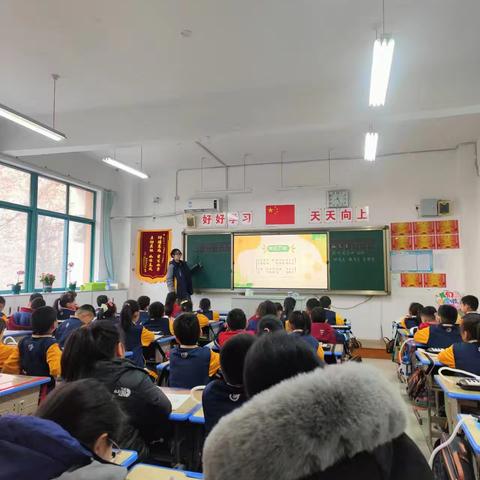 艺体课堂：奏响多元教育新乐章—记二年级音体美老师一人一堂课