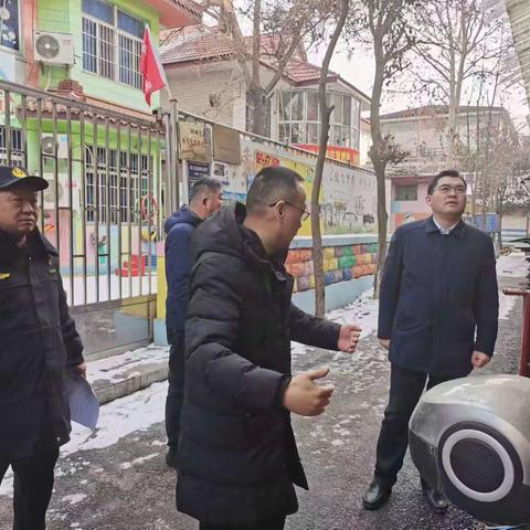 华山街道主要领导带队检查辖区内重点部位消防安全工作