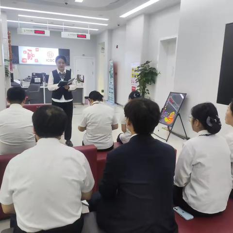 茅箭支行营业室组织召开网点经营分析暨半年收官动员会