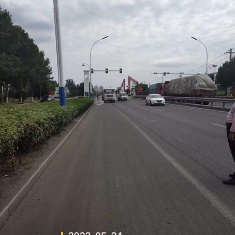 金乡县山东申花整治路域环境 履行护路职责