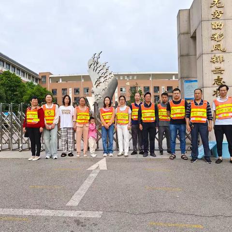 爱的护岗员，浓浓“护岗情”——记天易小学2201班家长志愿者“爱心护学岗”服务活动