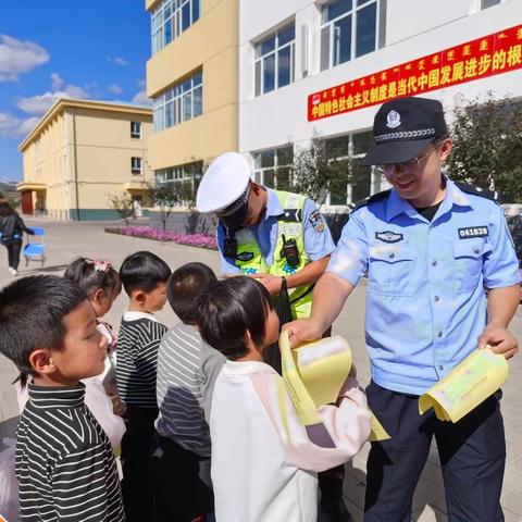 普法进校园，护航开学季——哈拉哈达小学开展法治进校园主题活动