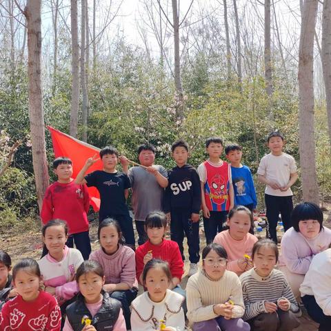 武家小学三年级的学生踏春