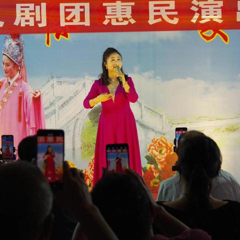 邯郸市东风剧团惠民演出活动走进赵苑