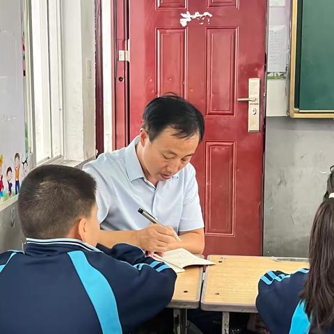 燃“新”之光，蓄“师”待发——楠杆镇中心学校新入职教师听评课活动