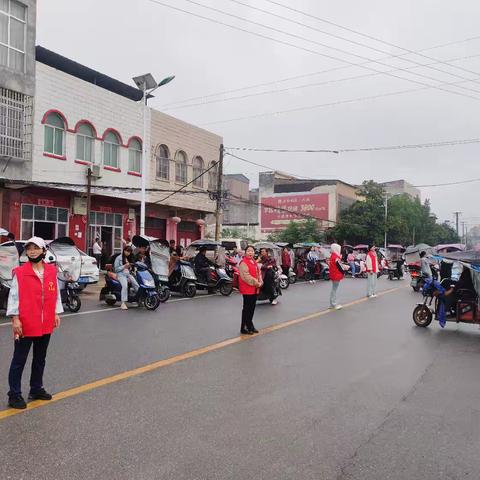 用心守候，为爱护航，共育花开 ——楠杆镇中心学校西校区家长志愿者护送路队纪实