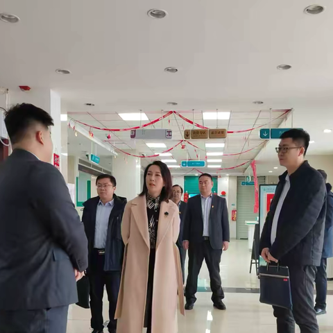 石河子兵团分行党委书记、行长但丽娟赴西古城镇支行开展慰问调研