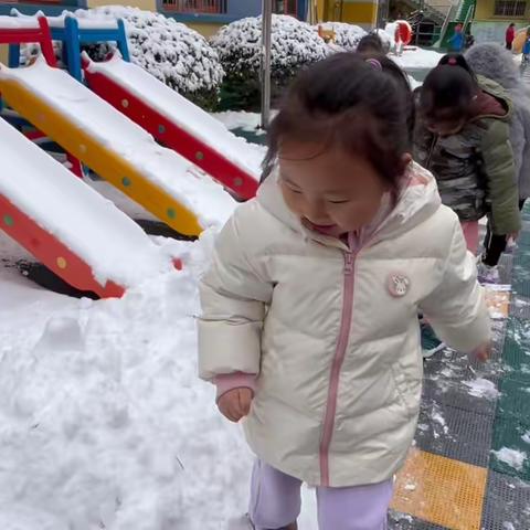 相遇初雪，乐享童年