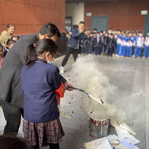 莲湖区第二实验小学开展11.9消防疏散演练主题活动