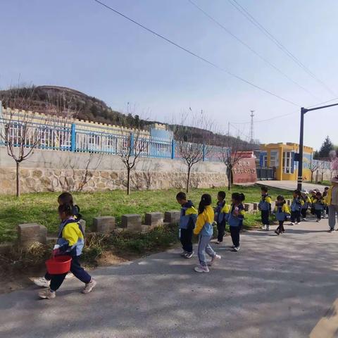 邂逅春日 一起“趣”春游 ——雷塬中心幼儿园