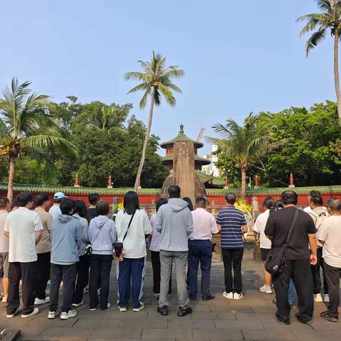 缅怀先贤励壮志 同心共护民族情 ——海瑞墓清明祭扫民族团结主题活动
