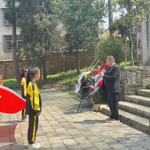 缅怀革命先烈 传承红色基因——瓮安县渡江小学少先队清明祭英烈活动