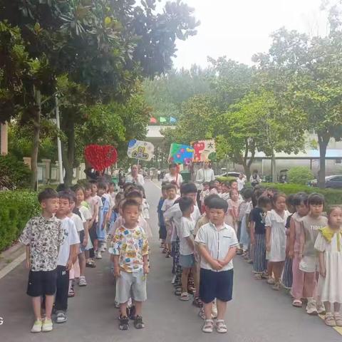 走进小学初体验，助力衔接促成长——新马集中心幼儿园社会实践活动