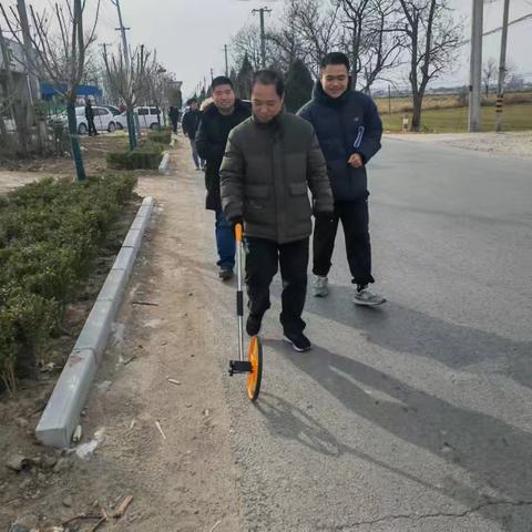 区农业农村局邀请第三方对油槐街道白家村和余家村基础设施提升项目和白家村有机肥加工建设项目进行验收