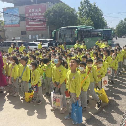 《城乡手拉手，联谊共成长》郑州市高新区怡亩花田幼儿园与荥阳市高山镇中心幼儿园“手拉手”结对帮扶活动