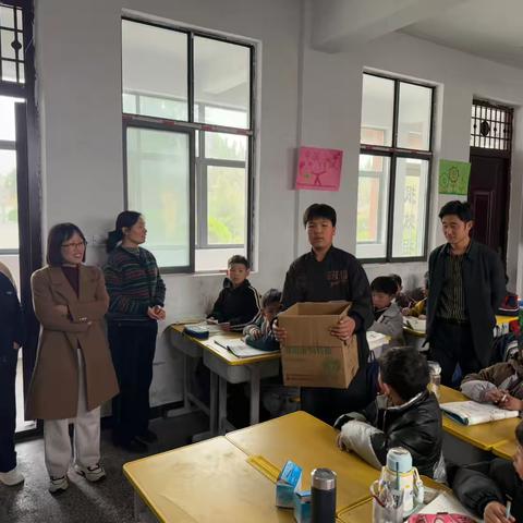 郑家集乡中心学校开展班级突击检查活动