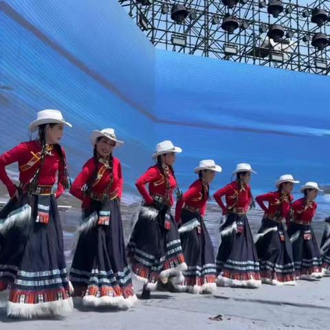 孤岛老年专场文艺演出 为第14届槐花节增光添彩