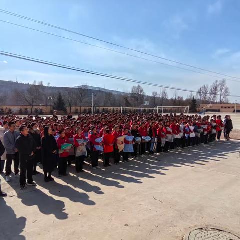 【防震演练安全第一】 ——碧岩初中学生宿舍楼防震演练活动