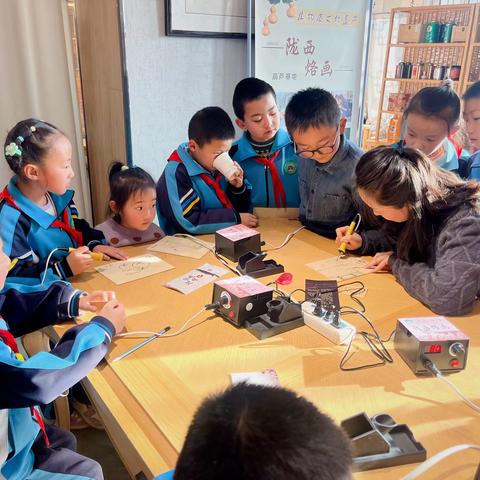 “童眼寻红迹 稚手传非遗” ——陇西县实验小学 三（8）中队主题研学活动