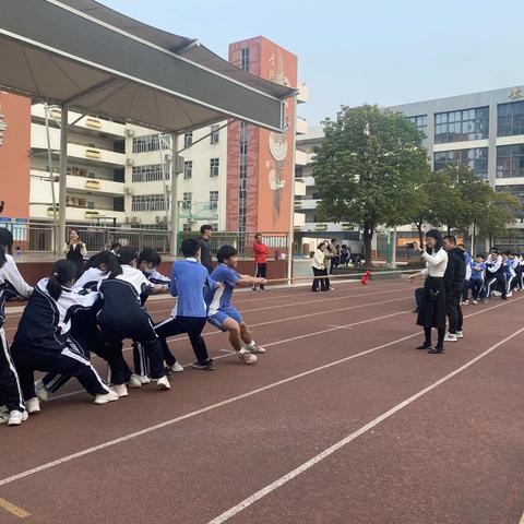 拼搏力量，连接友谊——记横岗中学初二年级拔河比赛