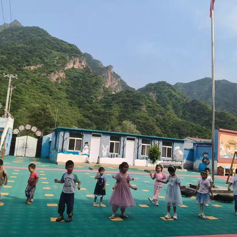 “欢乐六一，幸福同行”——赵各庄学区龙门幼儿园六一儿童节主题活动