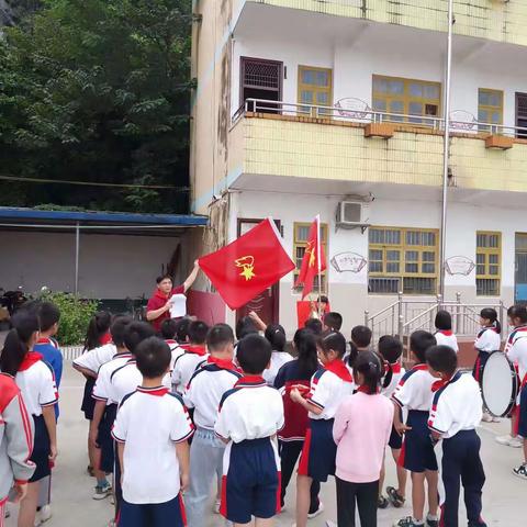 争做新时代好队员——宾阳县新桥镇大仙学校白岩教学点庆祝少先队建队74周年暨新队员入队仪式