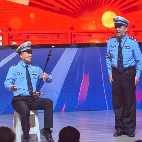 市交管局交通安全说唱组合走进大学开展交通安全文化主题宣传活动受到欢迎！