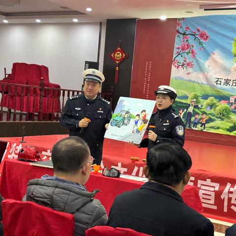 【美丽乡村行活动】市交管局宣传队员走进小马村社区开展宣传活动受到欢迎