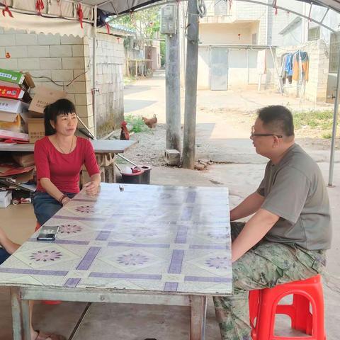 七坊镇开展暧心回访新兵家庭活动