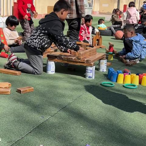 清平镇中心幼儿园商庄分园大班游戏故事——《高楼“柱”塔》