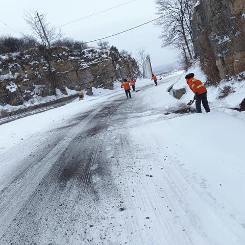 陵川公路段认真落实县委县政府要求 全力以赴清雪保畅