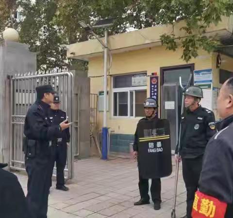 卫辉市第七中学“最小作战单元”警务技能培训