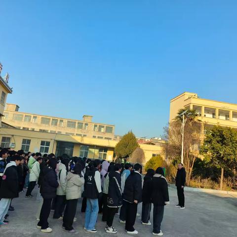 小茴一中升旗仪暨安全教育