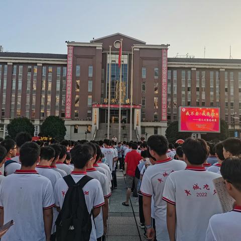丰城九中开展“我不丢，我来捡”创文明校园活动
