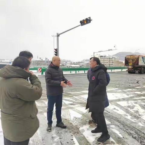 公路应急抢险部积极做好恶劣天气除雪防滑工作