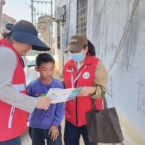 八所镇滨海社区网格员开展交通安全宣传活动