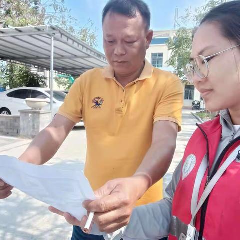 八所镇滨海社区网格员开展“六水共治”宣传活动