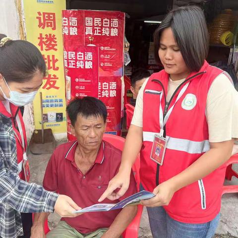 八所镇滨海社区网格员开展爱路护路宣传活动