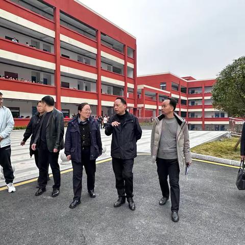 桂阳县教育局局长刘振华莅临桂阳骏马学校视察指导工作