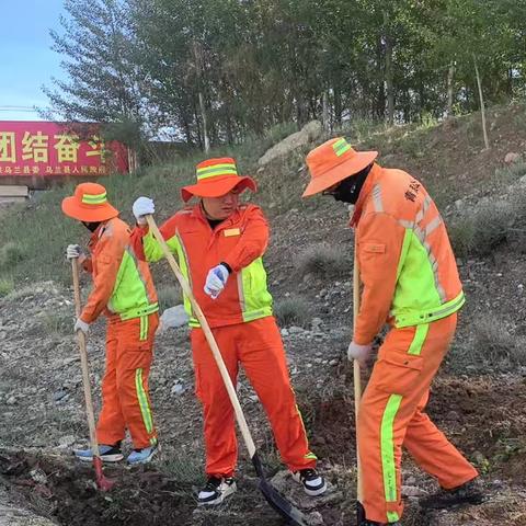 乌兰工区持续加强路域环境整治工作，提升公路通行能力