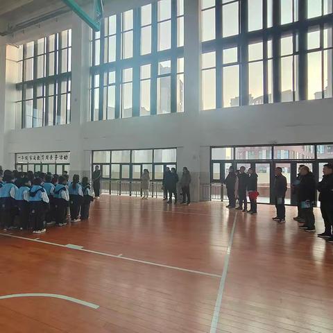团结紧张 严肃活泼——记颍川新赵学校体育组听评课活动