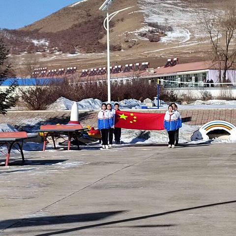 新学期，新气象，共赴新征程———索伦牧场小学开学第一天升旗仪式