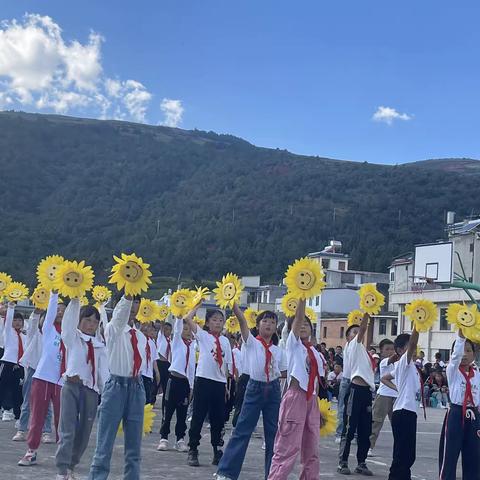 建和谐校园  展青春魅力——甸沙乡九年一贯制学校举行《寻甸前进》大课间比赛