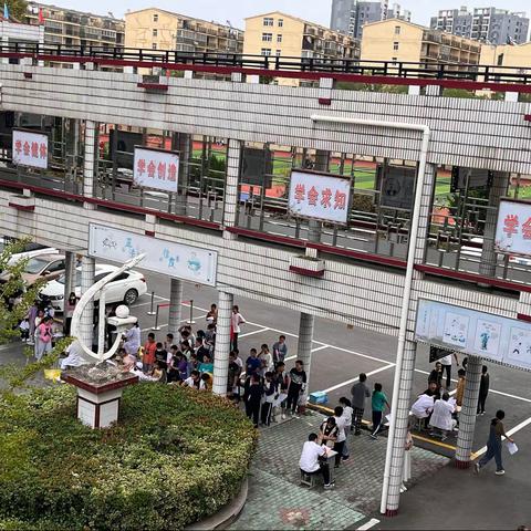 以学生为本，关注学生体质健康；为学生服务，关心学生身心成长——葛店中学2023年秋季体检活动